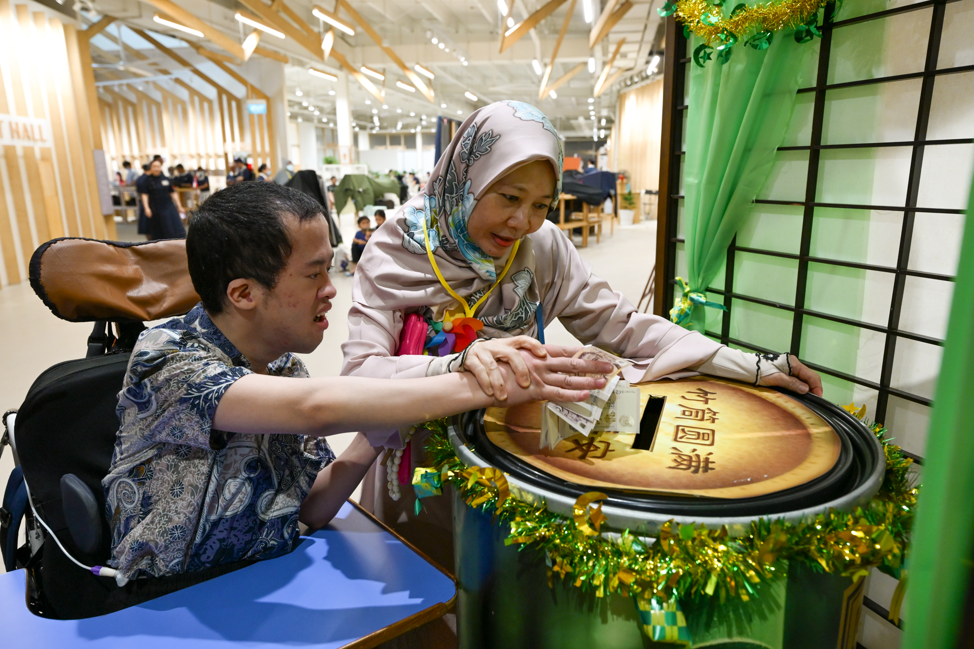 A “Bamboo Bank Returning Home” donation zone was set up at the venue to collect the public’s small acts of kindness in support of those in need. (Photo by Yeo Chee Hwang)  