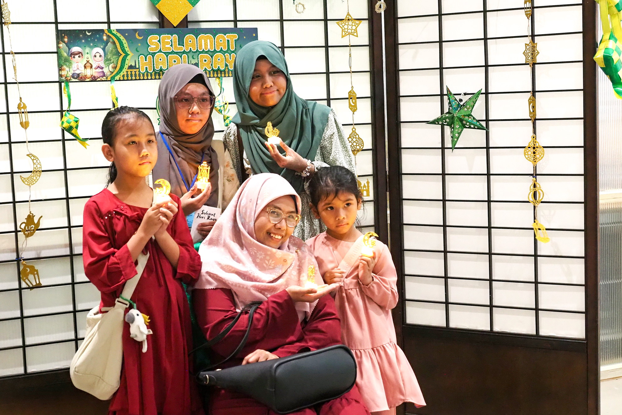 The most beautiful family portrait during the festive season is a heartwarming image of a family smiling and leaning on one another. (Photo by Tay Zhi Ming)